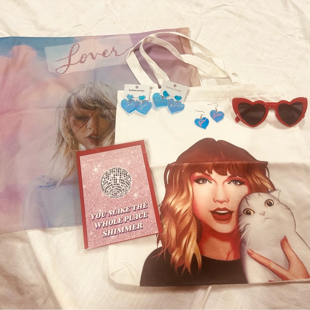 Taylor Swift Gift bag birthday. Lover earrings. Birthday card/loverpillowcase